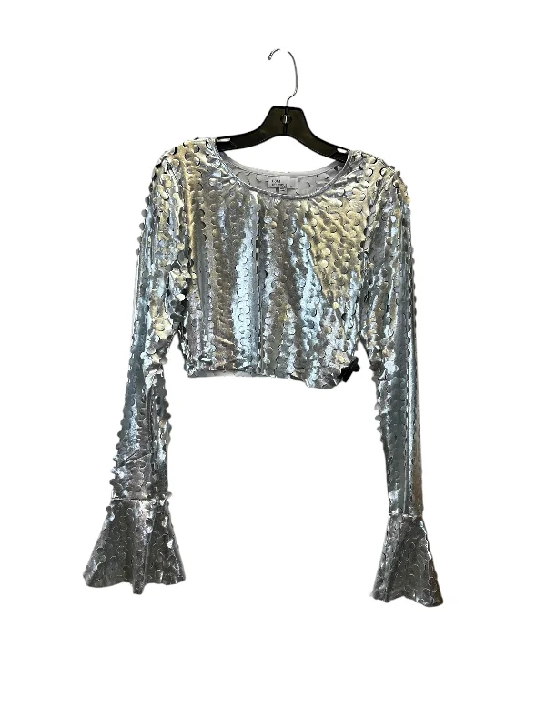 Top Long Sleeve By Hot And Delicious  In Silver, Size: L